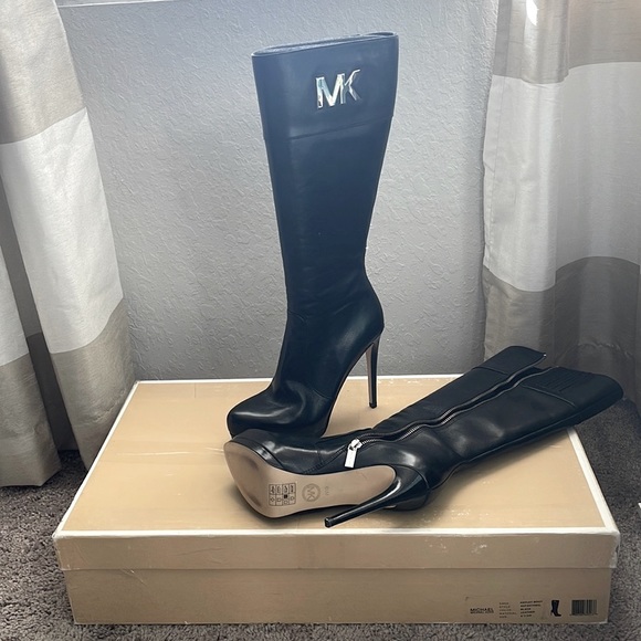 Used Michael Kors Black Leather knee high boots size 6 1/2 like new - Picture 2 of 10